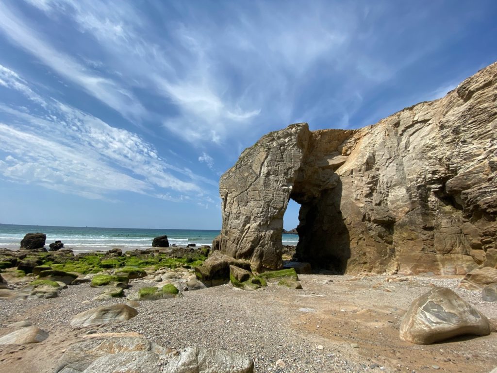 Le rocher de l'arche percée prés de Quiberon sur la cote Sauvage